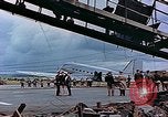 Standbild Generalleutnant Hoyt S Vandenberg Torgau Deutschland, 1945, aus Sekunde 16 historischem Filmmaterial Videoclip 65675036087