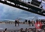Standbild Generalleutnant Hoyt S Vandenberg Torgau Deutschland, 1945, aus Sekunde 17 historischem Filmmaterial Videoclip 65675036087