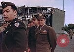 Standbild Generalleutnant Hoyt S Vandenberg Torgau Deutschland, 1945, aus Sekunde 51 historischem Filmmaterial Videoclip 65675036087