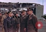 Standbild Generalleutnant Hoyt S Vandenberg Torgau Deutschland, 1945, aus Sekunde 58 historischem Filmmaterial Videoclip 65675036087