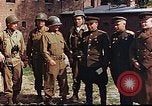 Immagine di Americani e russi funzionari militari soddisfare Torgau Germania, 1945, secondo 6 filmato di repertorio 65675036088