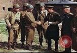 Immagine di Americani e russi funzionari militari soddisfare Torgau Germania, 1945, secondo 13 filmato di repertorio 65675036088