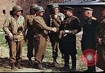 Immagine di Americani e russi funzionari militari soddisfare Torgau Germania, 1945, secondo 14 filmato di repertorio 65675036088