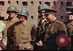 Immagine di Americani e russi funzionari militari soddisfare Torgau Germania, 1945, secondo 21 filmato di repertorio 65675036088