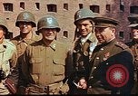 Immagine di Americani e russi funzionari militari soddisfare Torgau Germania, 1945, secondo 28 filmato di repertorio 65675036088