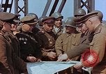 Immagine di Americani e russi funzionari militari soddisfare Torgau Germania, 1945, secondo 11 filmato di repertorio 65675036089