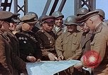 Immagine di Americani e russi funzionari militari soddisfare Torgau Germania, 1945, secondo 12 filmato di repertorio 65675036089