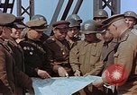 Immagine di Americani e russi funzionari militari soddisfare Torgau Germania, 1945, secondo 13 filmato di repertorio 65675036089