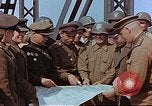 Immagine di Americani e russi funzionari militari soddisfare Torgau Germania, 1945, secondo 14 filmato di repertorio 65675036089