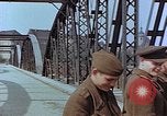 Immagine di Americani e russi funzionari militari soddisfare Torgau Germania, 1945, secondo 19 filmato di repertorio 65675036089