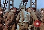 Immagine di Americani e russi funzionari militari soddisfare Torgau Germania, 1945, secondo 27 filmato di repertorio 65675036089