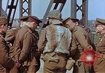 Immagine di Americani e russi funzionari militari soddisfare Torgau Germania, 1945, secondo 29 filmato di repertorio 65675036089