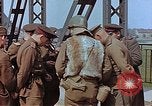 Immagine di Americani e russi funzionari militari soddisfare Torgau Germania, 1945, secondo 32 filmato di repertorio 65675036089