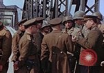 Immagine di Americani e russi funzionari militari soddisfare Torgau Germania, 1945, secondo 53 filmato di repertorio 65675036089