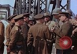 Immagine di Americani e russi funzionari militari soddisfare Torgau Germania, 1945, secondo 54 filmato di repertorio 65675036089