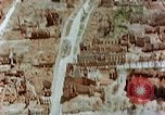 Immagine di Rovine della città quasi completamente distrutta di Braunschweig da Bombardamenti durante la seconda guerra mondiale Braunschweig Germania, 1945, secondo 13 filmato di repertorio 65675036095