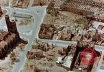 Immagine di Rovine della città quasi completamente distrutta di Braunschweig da Bombardamenti durante la seconda guerra mondiale Braunschweig Germania, 1945, secondo 19 filmato di repertorio 65675036095