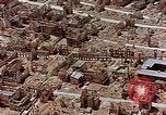 Immagine di Rovine della città quasi completamente distrutta di Braunschweig da Bombardamenti durante la seconda guerra mondiale Braunschweig Germania, 1945, secondo 33 filmato di repertorio 65675036095