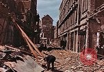 Immagine di Distrutto e gli edifici danneggiati Colonia Germania, 1945, secondo 5 filmato di repertorio 65675036098