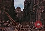 Immagine di Distrutto e gli edifici danneggiati Colonia Germania, 1945, secondo 6 filmato di repertorio 65675036098