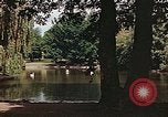 Immagine di Il laghetto nel parco pubblico Colonia Germania, 1945, secondo 20 filmato di repertorio 65675036099