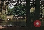 Immagine di Il laghetto nel parco pubblico Colonia Germania, 1945, secondo 23 filmato di repertorio 65675036099