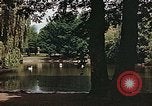 Immagine di Il laghetto nel parco pubblico Colonia Germania, 1945, secondo 24 filmato di repertorio 65675036099