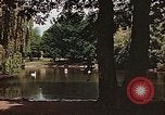 Immagine di Il laghetto nel parco pubblico Colonia Germania, 1945, secondo 26 filmato di repertorio 65675036099