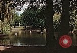 Immagine di Il laghetto nel parco pubblico Colonia Germania, 1945, secondo 28 filmato di repertorio 65675036099