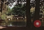 Immagine di Il laghetto nel parco pubblico Colonia Germania, 1945, secondo 30 filmato di repertorio 65675036099
