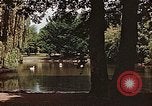 Immagine di Il laghetto nel parco pubblico Colonia Germania, 1945, secondo 31 filmato di repertorio 65675036099