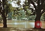 Immagine di Il laghetto nel parco pubblico Colonia Germania, 1945, secondo 39 filmato di repertorio 65675036099