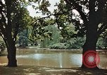 Immagine di Il laghetto nel parco pubblico Colonia Germania, 1945, secondo 46 filmato di repertorio 65675036099