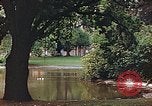 Immagine di Il laghetto nel parco pubblico Colonia Germania, 1945, secondo 55 filmato di repertorio 65675036099