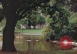 Immagine di Il laghetto nel parco pubblico Colonia Germania, 1945, secondo 59 filmato di repertorio 65675036099