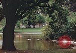 Immagine di Il laghetto nel parco pubblico Colonia Germania, 1945, secondo 60 filmato di repertorio 65675036099