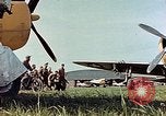 Standbild Personal von 362 Fighter vorbei Kamera Illesheim Deutschland, 1945, aus Sekunde 5 historischem Filmmaterial Videoclip 65675036115