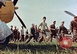 Standbild Personal von 362 Fighter vorbei Kamera Illesheim Deutschland, 1945, aus Sekunde 18 historischem Filmmaterial Videoclip 65675036115