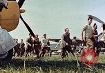 Standbild Personal von 362 Fighter vorbei Kamera Illesheim Deutschland, 1945, aus Sekunde 19 historischem Filmmaterial Videoclip 65675036115