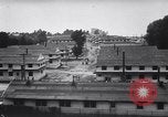 Standbild europäische jüdische Flüchtlinge auf einem US-Camp Oswego New York USA, 1944, aus Sekunde 6 historischem Filmmaterial Videoclip 65675036124