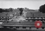 Standbild europäische jüdische Flüchtlinge auf einem US-Camp Oswego New York USA, 1944, aus Sekunde 7 historischem Filmmaterial Videoclip 65675036124