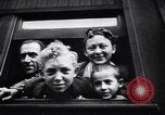 Standbild europäische jüdische Flüchtlinge auf einem US-Camp Oswego New York USA, 1944, aus Sekunde 26 historischem Filmmaterial Videoclip 65675036124