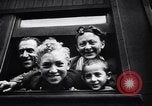 Standbild europäische jüdische Flüchtlinge auf einem US-Camp Oswego New York USA, 1944, aus Sekunde 28 historischem Filmmaterial Videoclip 65675036124