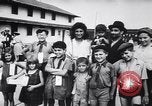Standbild europäische jüdische Flüchtlinge auf einem US-Camp Oswego New York USA, 1944, aus Sekunde 45 historischem Filmmaterial Videoclip 65675036124