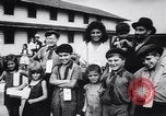 Standbild europäische jüdische Flüchtlinge auf einem US-Camp Oswego New York USA, 1944, aus Sekunde 46 historischem Filmmaterial Videoclip 65675036124