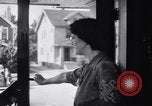 Image Conseil de sécurité sociale accorde de l'aide Parma Ohio USA, 1944, de la seconde 13 séquences d'archives historiques vidéo 65675036125