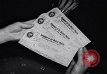 Image Conseil de sécurité sociale accorde de l'aide Parma Ohio USA, 1944, de la seconde 21 séquences d'archives historiques vidéo 65675036125