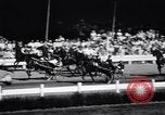 Standbild Mais Quaste Derby Kabelbaum Pferderennen Goshen New York USA, 1944, aus Sekunde 16 historischem Filmmaterial Videoclip 65675036126