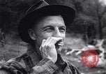 Standbild Gold Miner Streiks Es Rich Toronto Ontario Kanada, 1946, aus Sekunde 11 historischem Filmmaterial Videoclip 65675036131