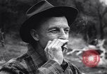 Standbild Gold Miner Streiks Es Rich Toronto Ontario Kanada, 1946, aus Sekunde 12 historischem Filmmaterial Videoclip 65675036131